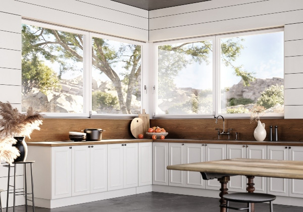 Kuchnia z dużą liczbą okien