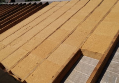 Czy wełna drzewna nadaje się do izolacji dachu skośnego?