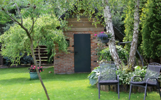 Ogród ze spektakularnie urządzonym tarasem