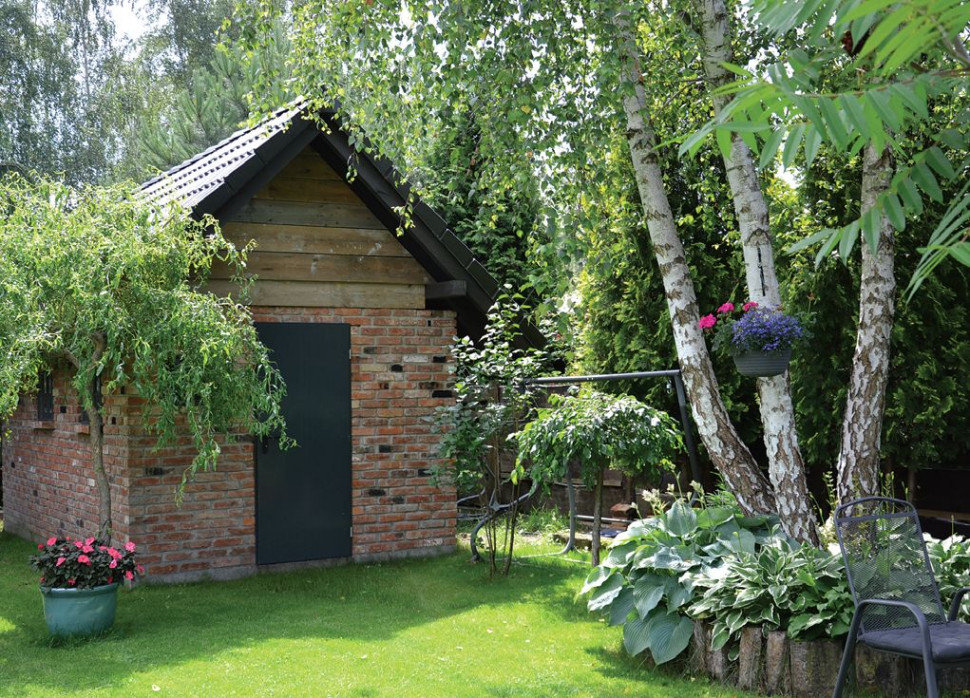 Ceglany męski domek