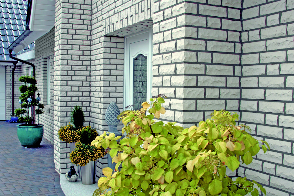 Elewacja z jasnego klinkieru. fot. Röben