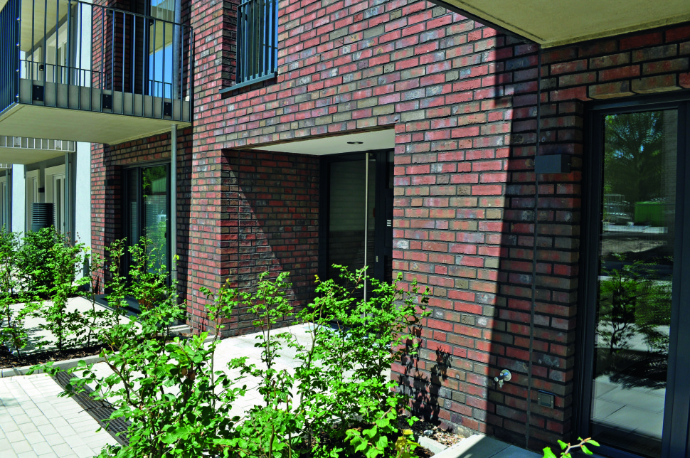 Elewacja z klinkieru imitującego stara cegłę. fot. Röben