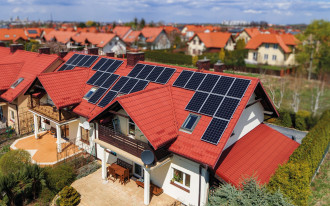 Jakie cechy paneli są ważne i co tak naprawdę oznacza ich moc? 