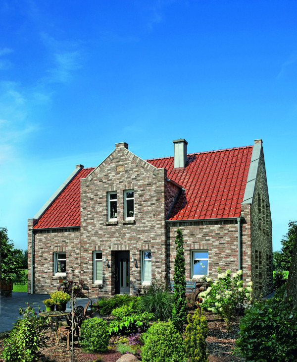 Dachy pokryte dachówkami ceramicznymi marki Röben są długowieczne