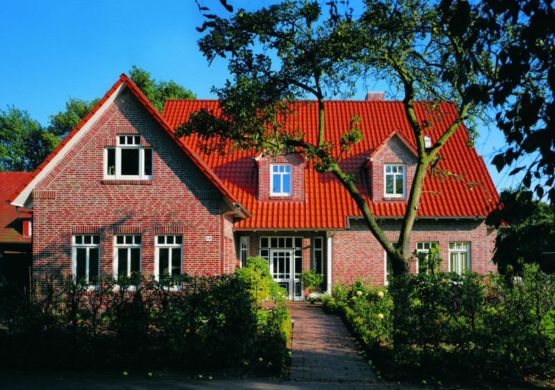 Cena za 1 m2 dachówki ceramicznej PIEMONT (przy minimalnym zużyciu) wynosi 51,43 zł brutto