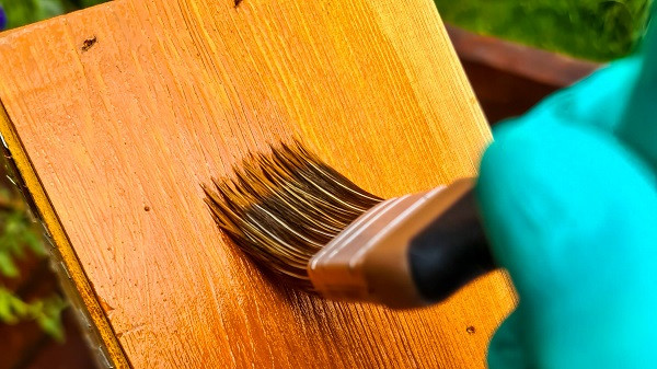 Malowanie domku dla pszczół