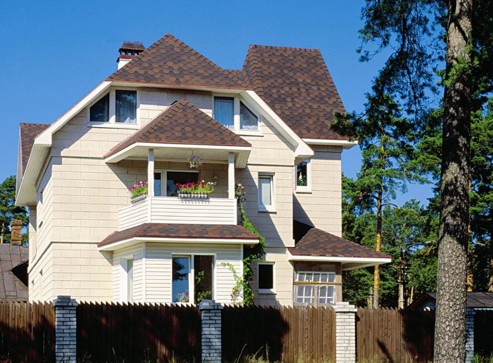 Dach kryty gontem bitumicznym JAZZY miedziano-brązowy Katepal. fot. Stema