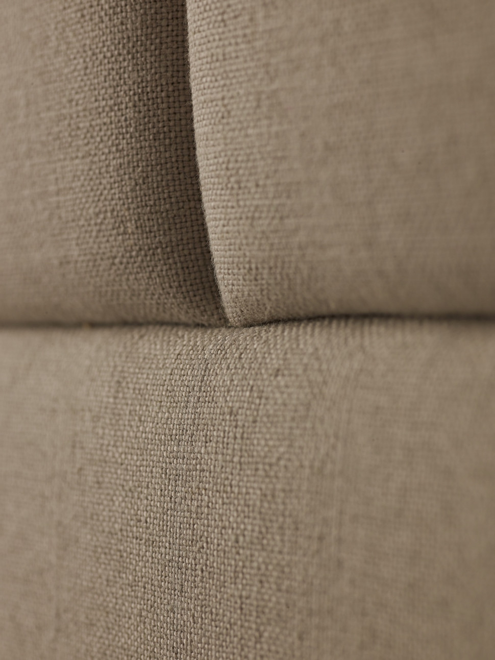 Tkania, którą pokryto łóżko tapicerowane od VOX