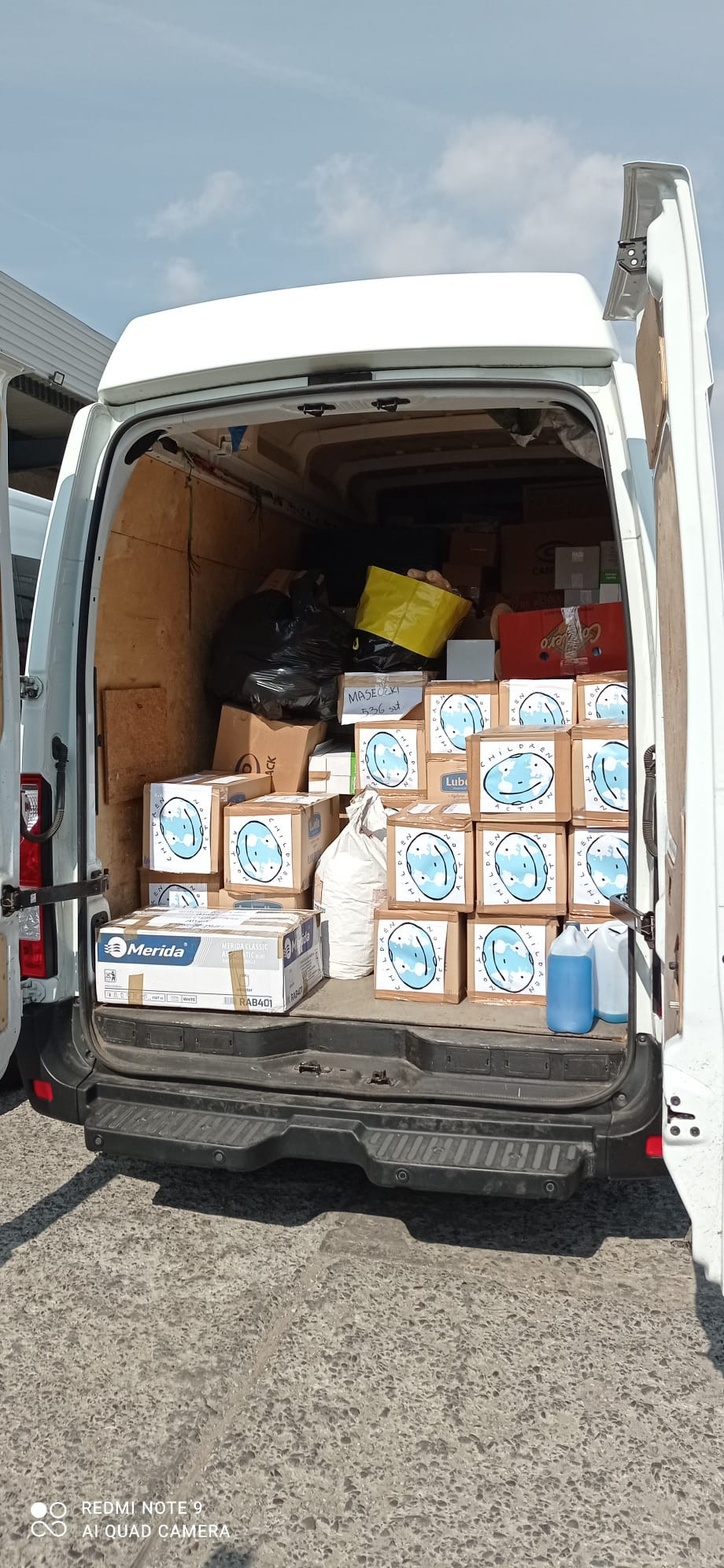 Biuro Handlowe w Jaśle, dzięki osobistemu zaangażowaniu kierownika, Piotra Żurka, wysłało właśnie kolejny transport na granicę.Fot. FS ARBET