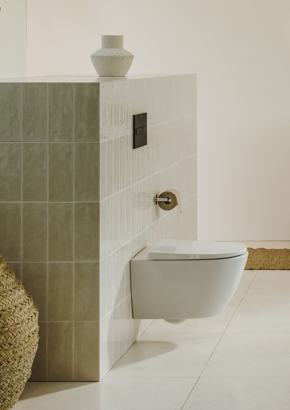 Podwieszana miska WC z kolekcji Ona. fot. Roca