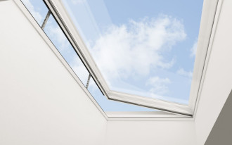  Nowa generacja okien do płaskiego dachu VELUX wchodzi na polski rynek
