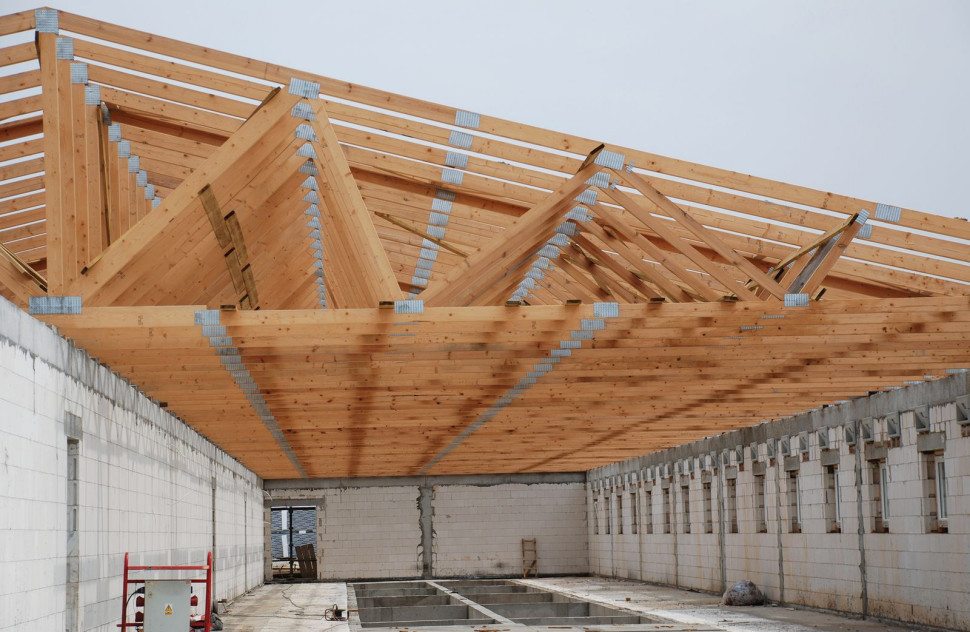 Dolny pas wiązarów prefabrykowanych może pełnić funkcję drewnianych belek stropowych