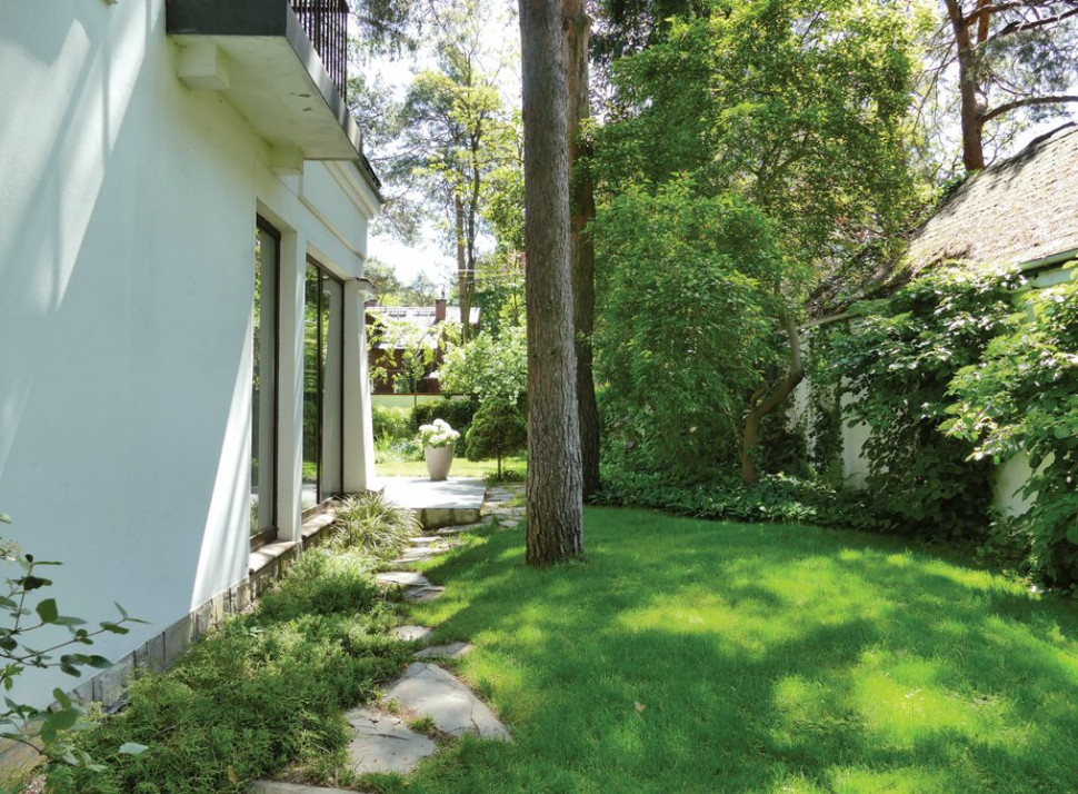 Ścieżka z odłamków łupka szarogłazowego