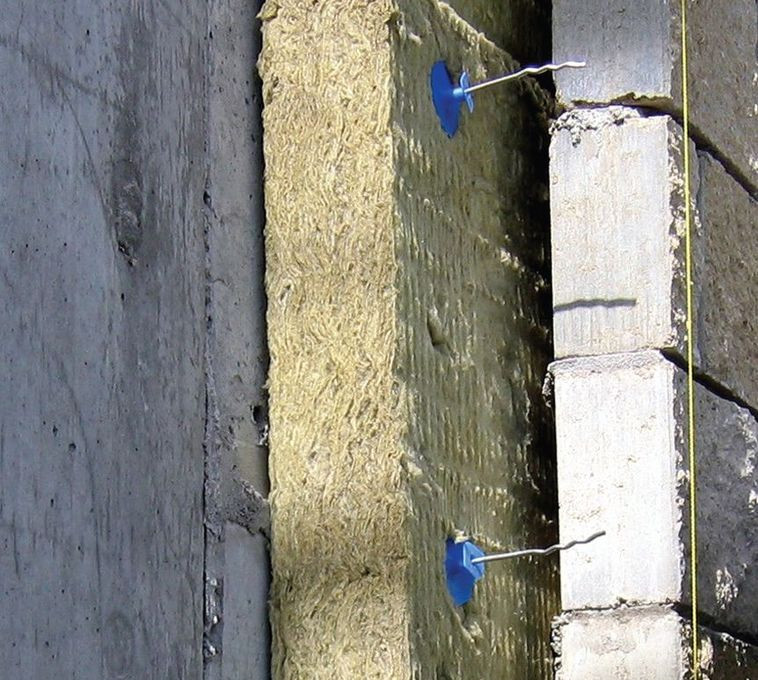 Ściany trójwarstwowe z wełną mineralną i szczeliną wentylacyjną