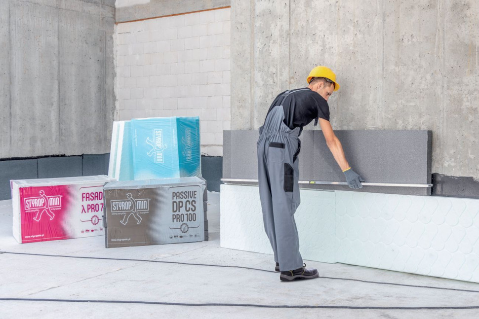 Przyklejanie styropianu
