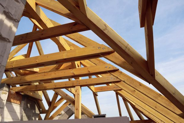 Wybór kształtu i rodzaju konstrukcji dachowej ma duży wpływ na możliwość zaaranżowania poddasza