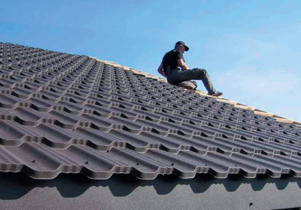 Układanie pokrycia dachowego