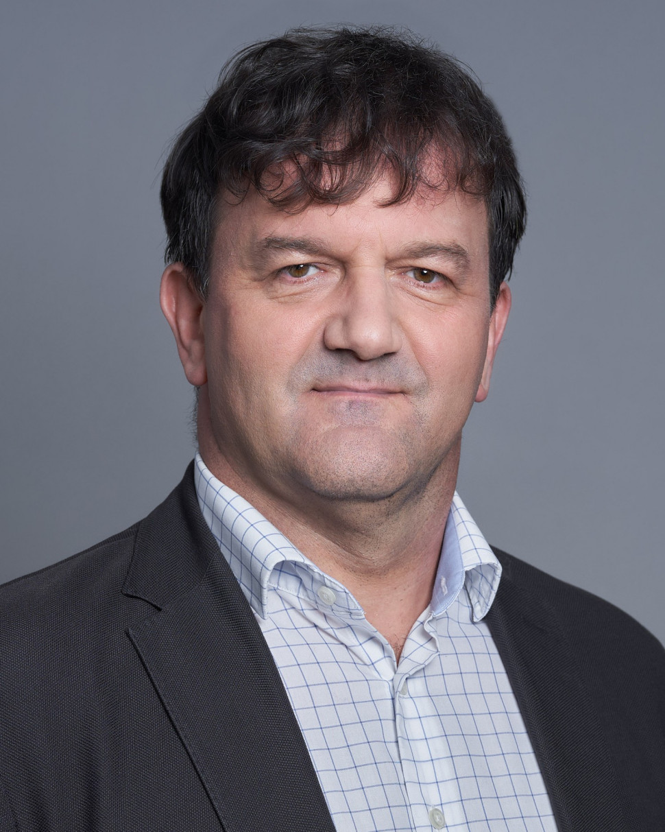 Ryszard Harężlak, dyrektor zakładów dachówki cementowej CREATON