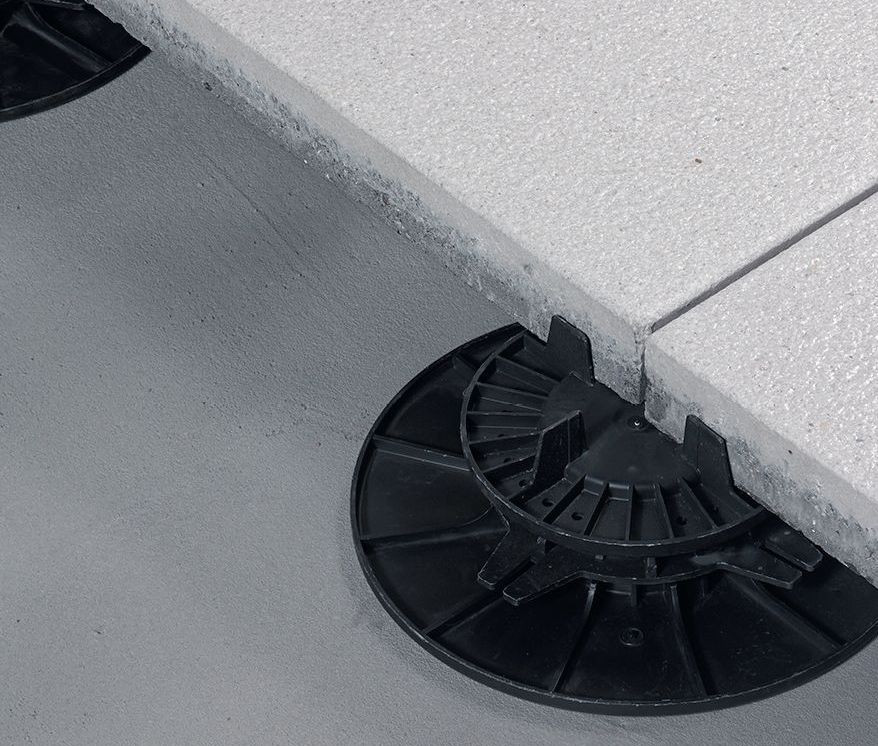 Płyty oparte na systemowych podporach z tworzywa sztucznego