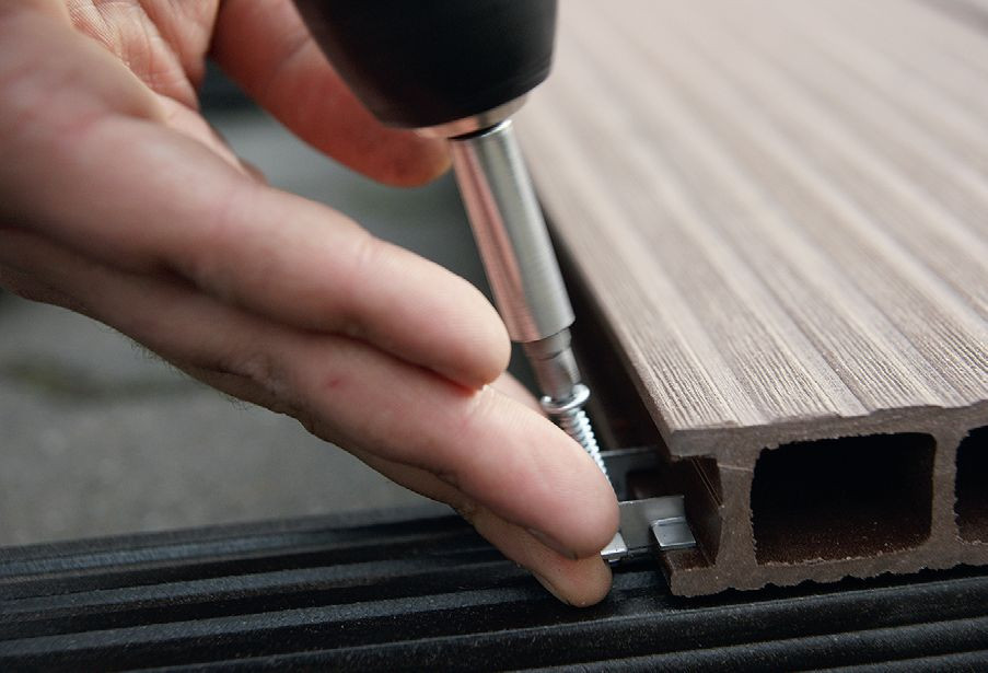 Kompozytowe deski i systemowe legary na tarasie