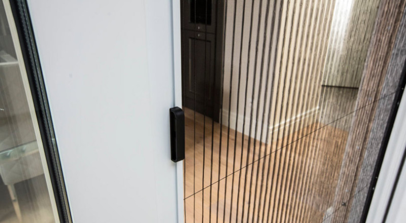 Moskitiera na okno - skuteczne zabezpieczenie przed owadami