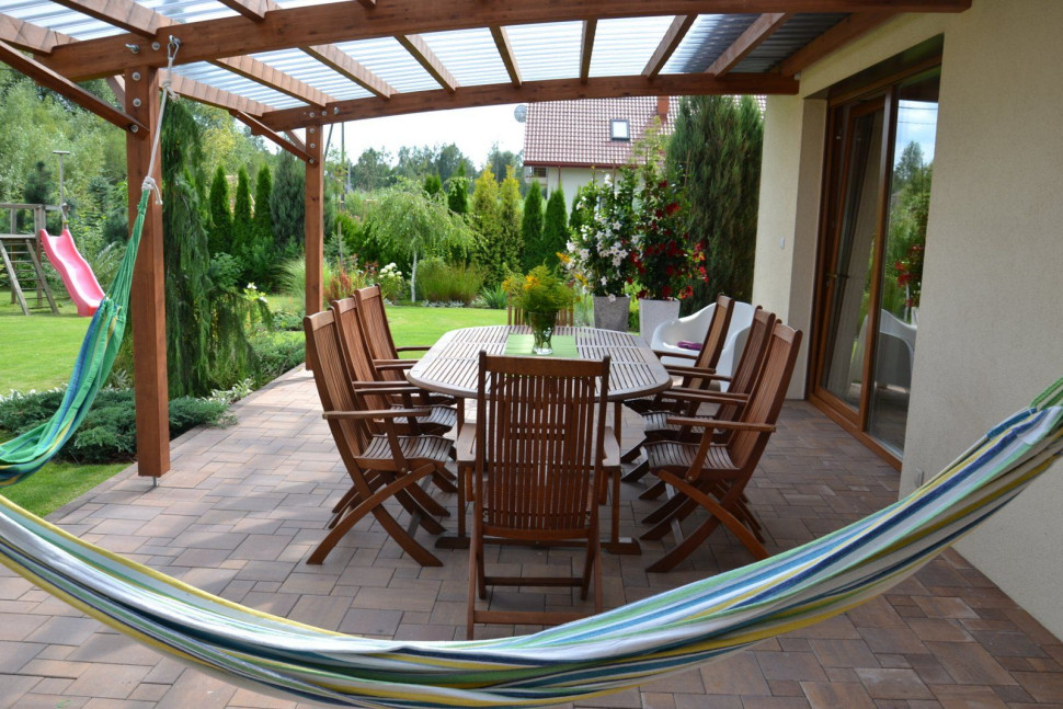 Komplet mebli tarasowych, hamaki, przenośny grill i promiennik ciepła