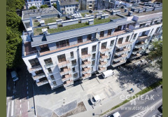 Mały balkon w bloku może robić duże wrażenie - triki aranżacyjne