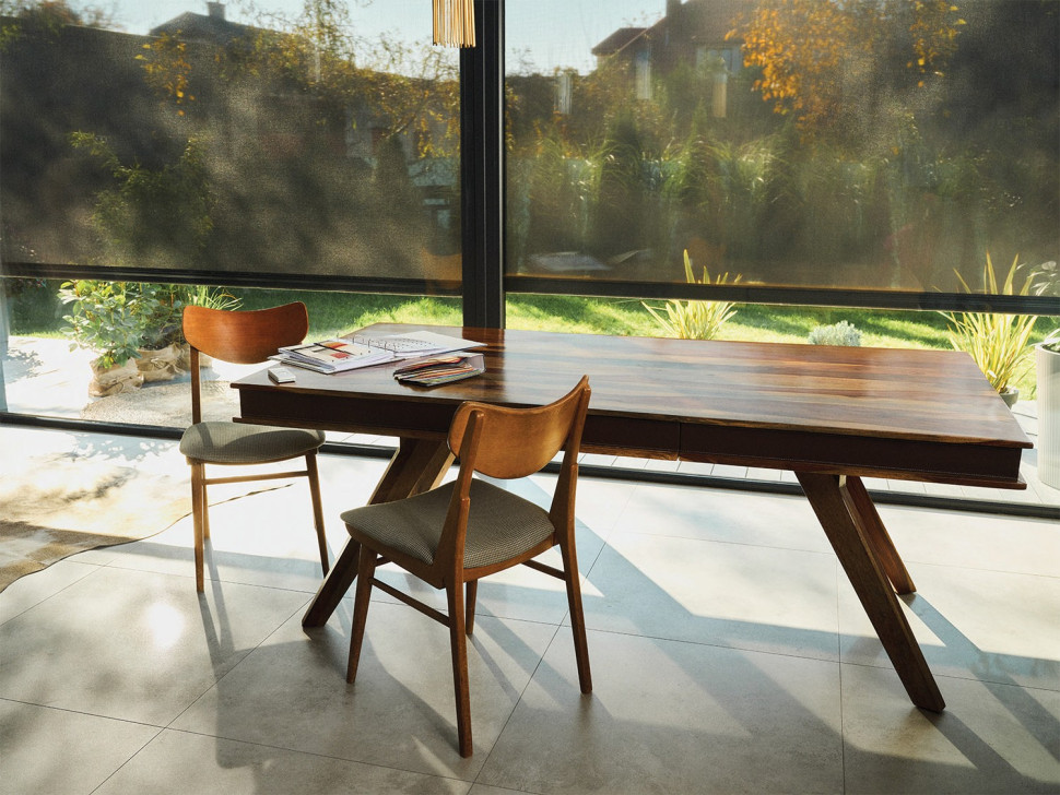 Zasunięte markizy zapewniają dobrą widoczność otoczenia wokół domu