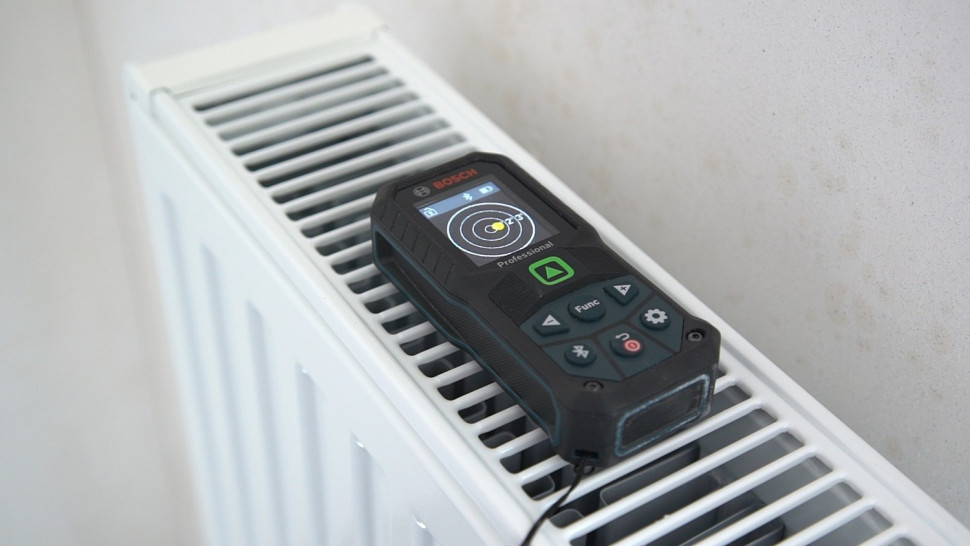 Funkcja poziomicy i pomiaru kątów to kolejne udogodnienie.