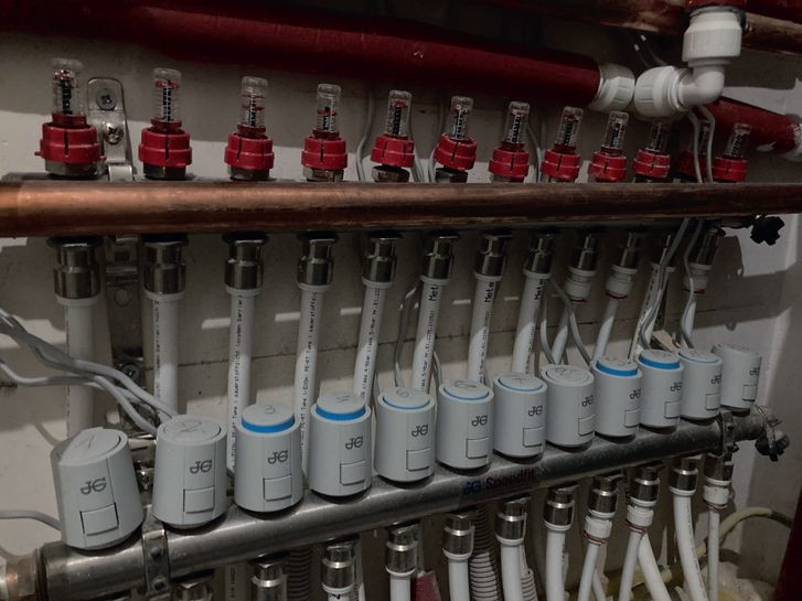 Złączki JG Speedfit wykorzystane w instalacji ogrzewania płaszczyznowego