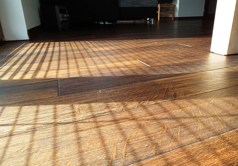 Drewniana podłoga z dębu wędzonego