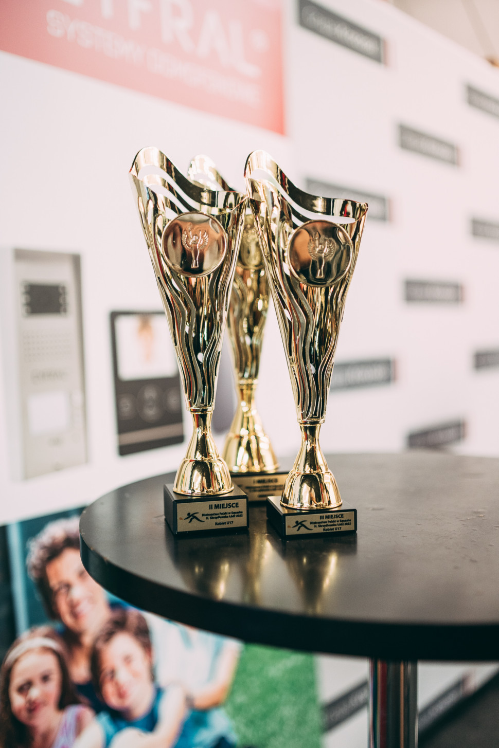 Puchary dla Zdobywców pierwszych trzech miejsc w Mistrzostwach Polski Juniorów w Squasha w Łodzi
