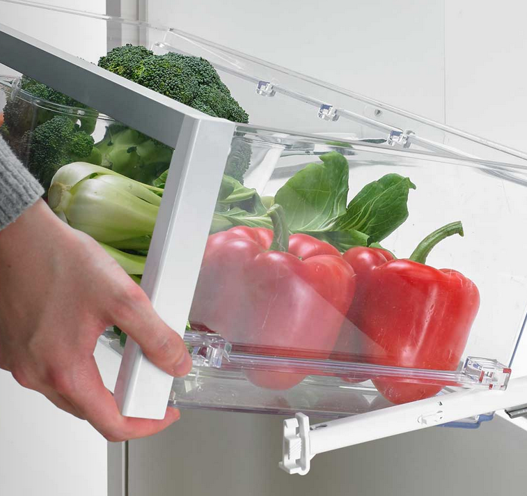 Komfortowy zatrzask Quadro Compact do pojemników na świeże produkty pozwala na szybkie wyjęcie pojemnika. Fot. Hettich