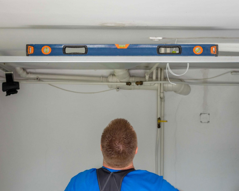 Pamiętajmy, że montażem bramy garażowej powinni się zająć wykwalifikowani specjaliści