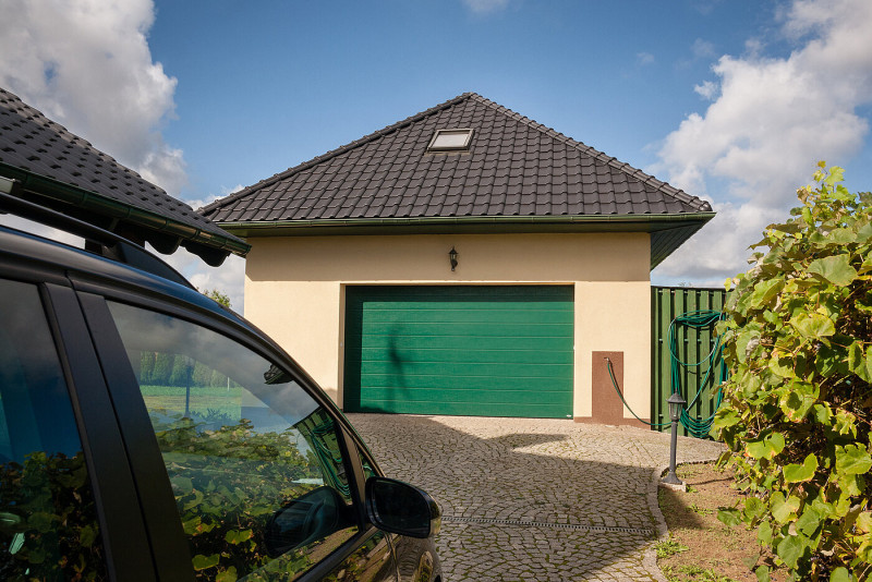 Przykład bramy pomalowanej na kolor RAL 6005