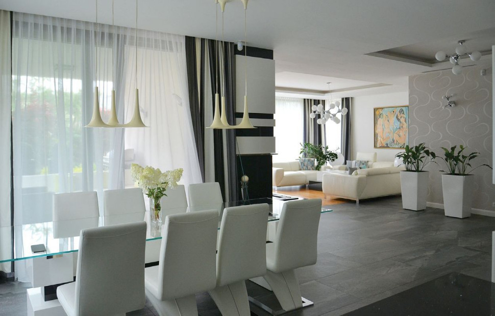 Widok z kuchni na jadalnię i salon