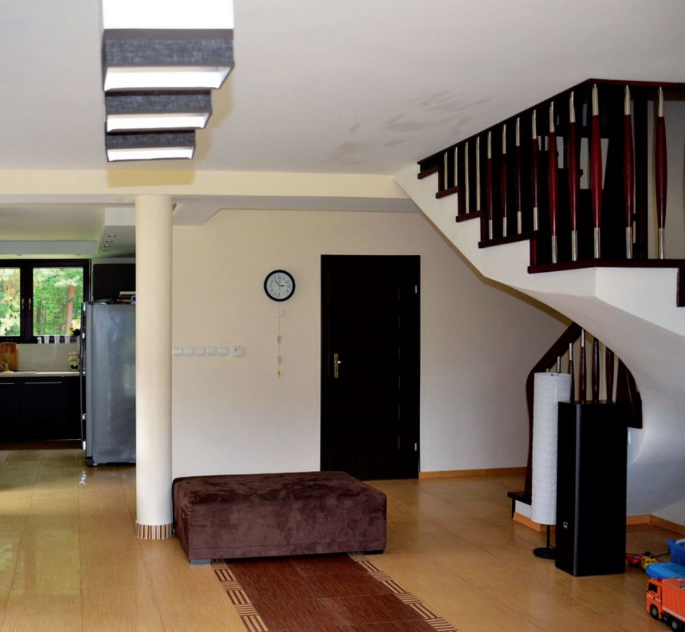 Właściciele potraktowali klatkę schodową jako ozdobę salonu