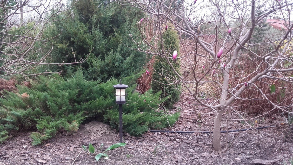 Oświetlenie w ogrodzie - lampa-słupek