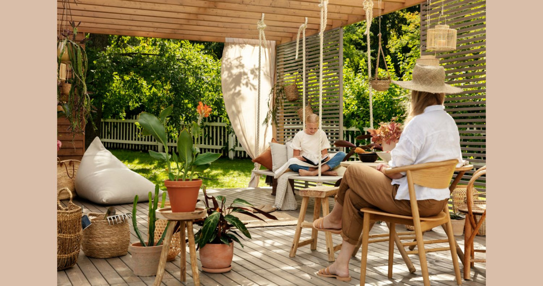 Letni wypoczynek pod pergolą - stwórz klimatyczne miejsce w swoim ogrodzie