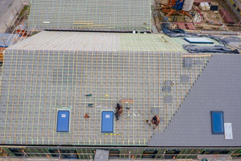 Powerroof® Max jest nakrokwiową termoizolacją dachu skośnego, opatrzoną fabrycznie w najwyższej jakości folię RECTIVENT z samoprzylepnymi zakładami