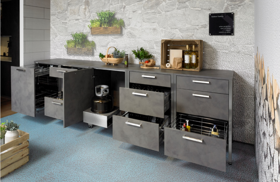 W kuchni ogrodowej Hettich wszystkie potrzebne sprzęty mamy pod ręką.