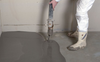 Czy w zimie można układać parkiet przyklejany do podłoża?