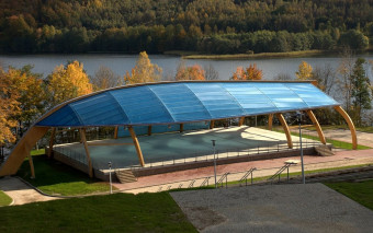 Co warto wiedzieć o drewnie klejonym? Główne zalety i zastosowanie