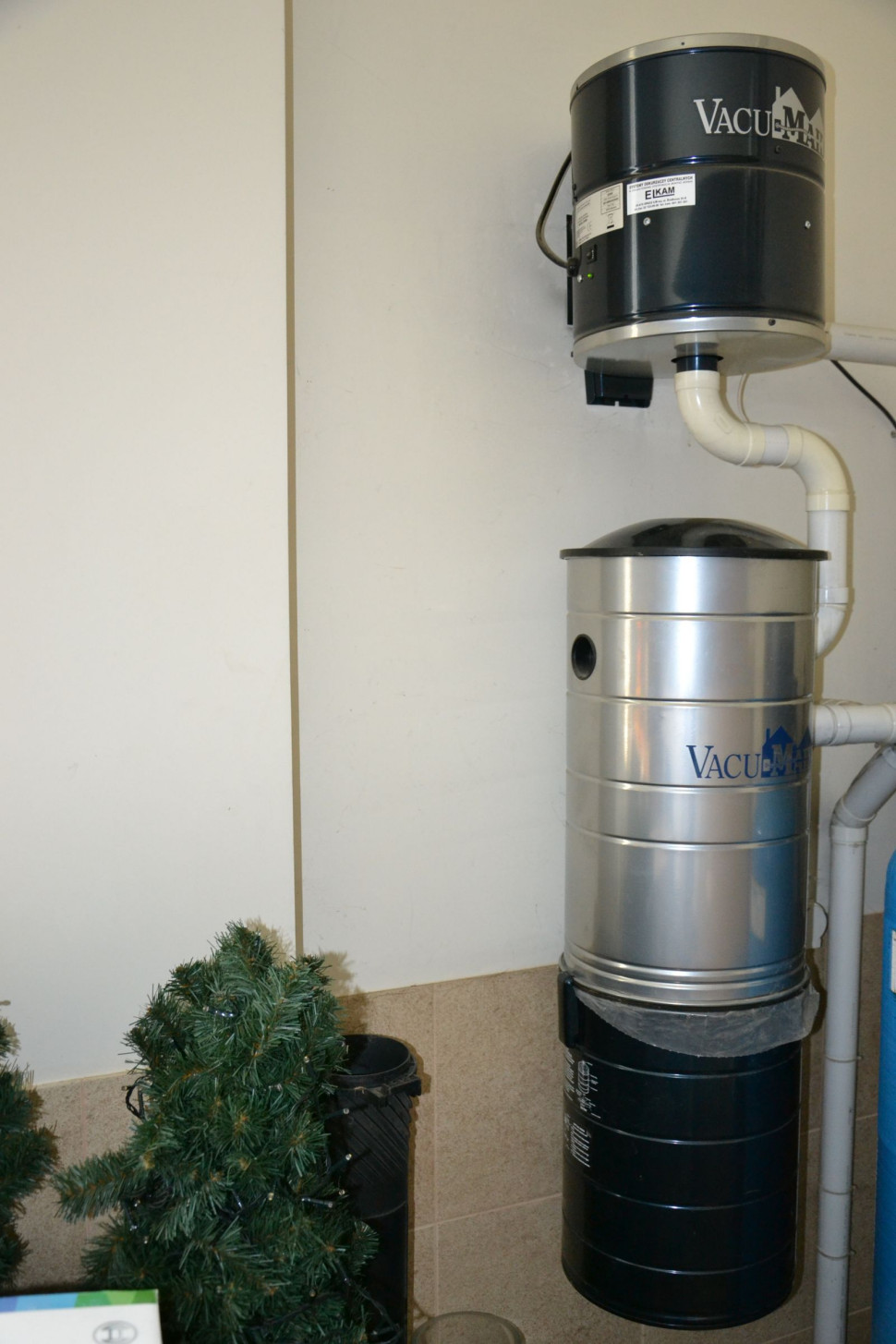 Jednostkę (split) zamontowano w pomieszczeniu technicznym