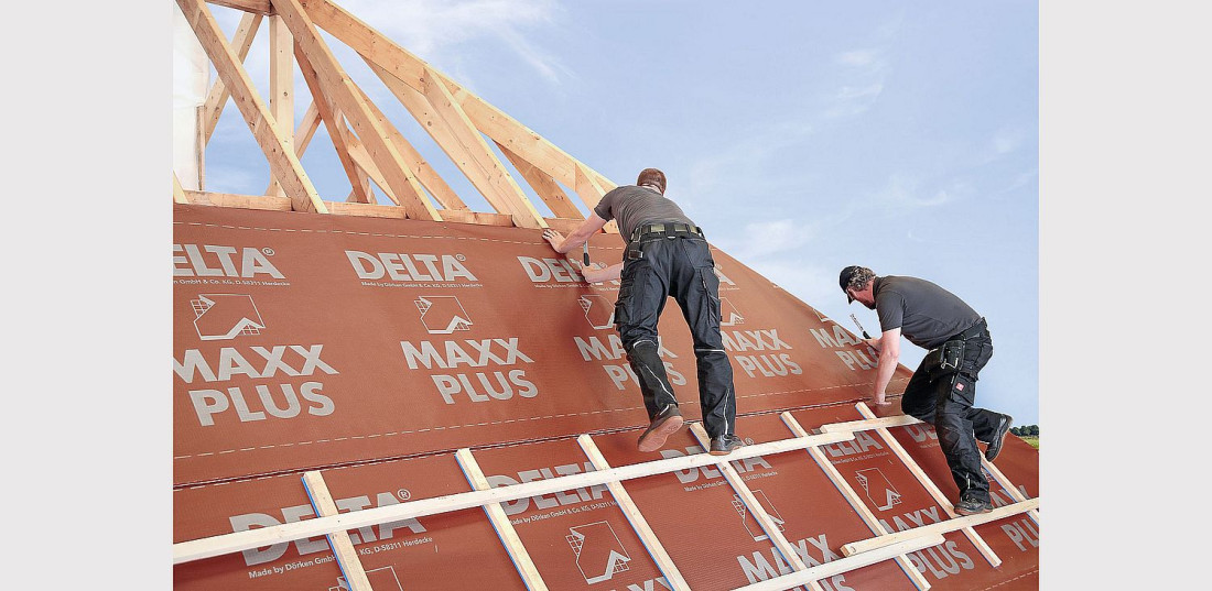 Co wpływa na zachowanie bezpieczeństwa prac budowlanych na dachu?