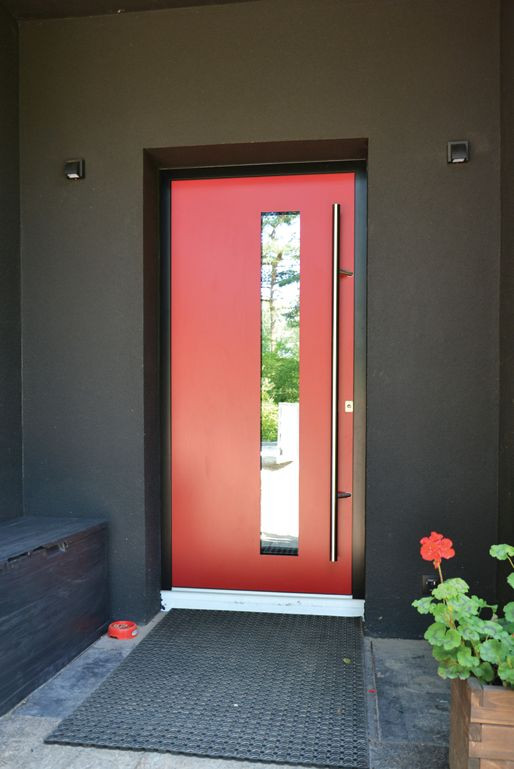 Antywłamaniowe drzwi w czerwonym kolorze