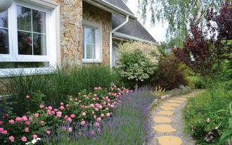 Ogród o powierzchni 700 m2 jak kwitnąca otulina