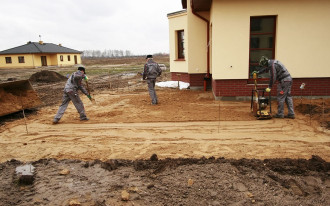 Jak przygotować podłoże pod budowę tarasu ziemnego?