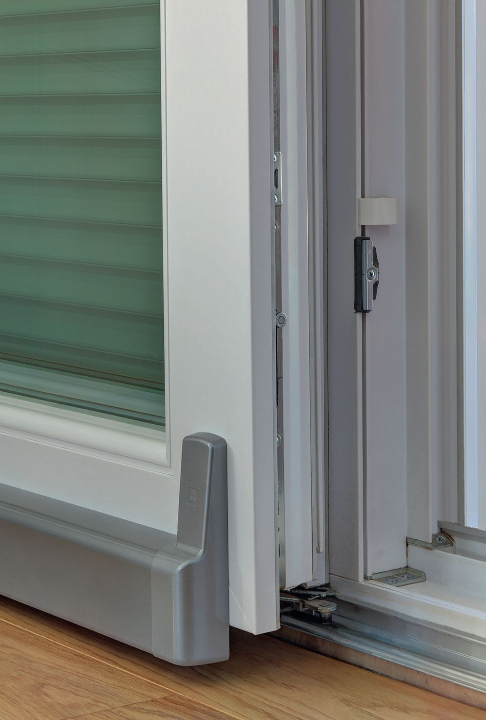 To zastosowane okucia sprawiają, że otwarcie okna uchylno-przesuwnego, ważącego nawet 200 kg, jest naprawdę łatwe