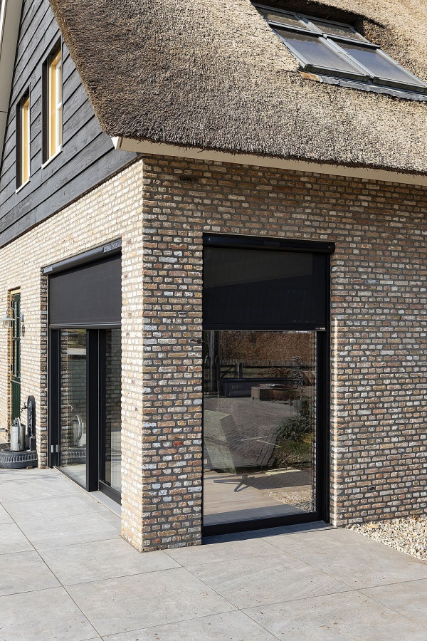 Markizy VMZ Solar marki Fakro zasilane energią słoneczną